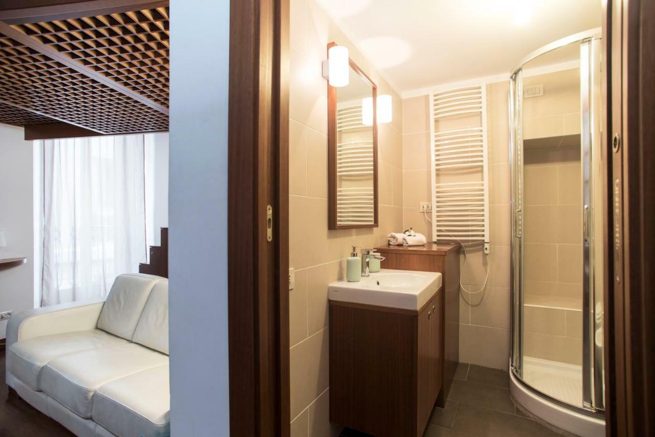 Trevi Fountain - Lovely Loft Apartment โรม ภายนอก รูปภาพ