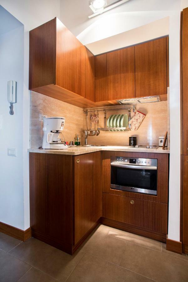 Trevi Fountain - Lovely Loft Apartment โรม ภายนอก รูปภาพ
