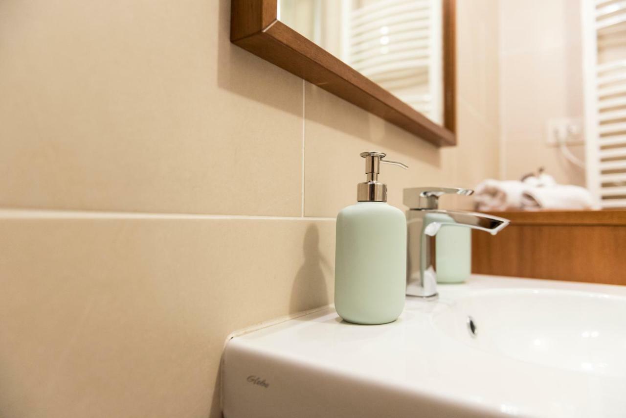 Trevi Fountain - Lovely Loft Apartment โรม ภายนอก รูปภาพ