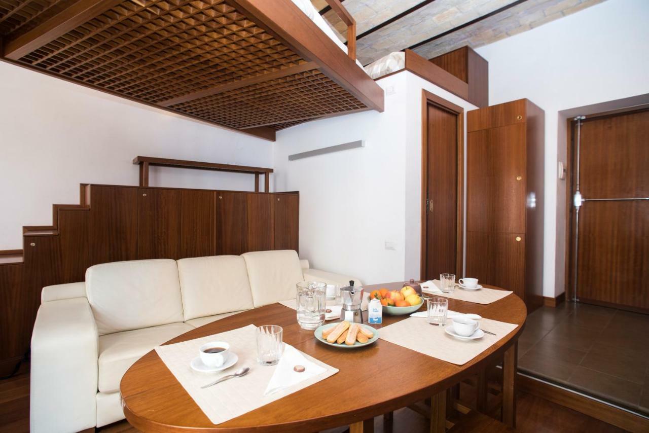 Trevi Fountain - Lovely Loft Apartment โรม ภายนอก รูปภาพ